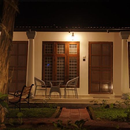 Alfred Place Kochi Bagian luar foto