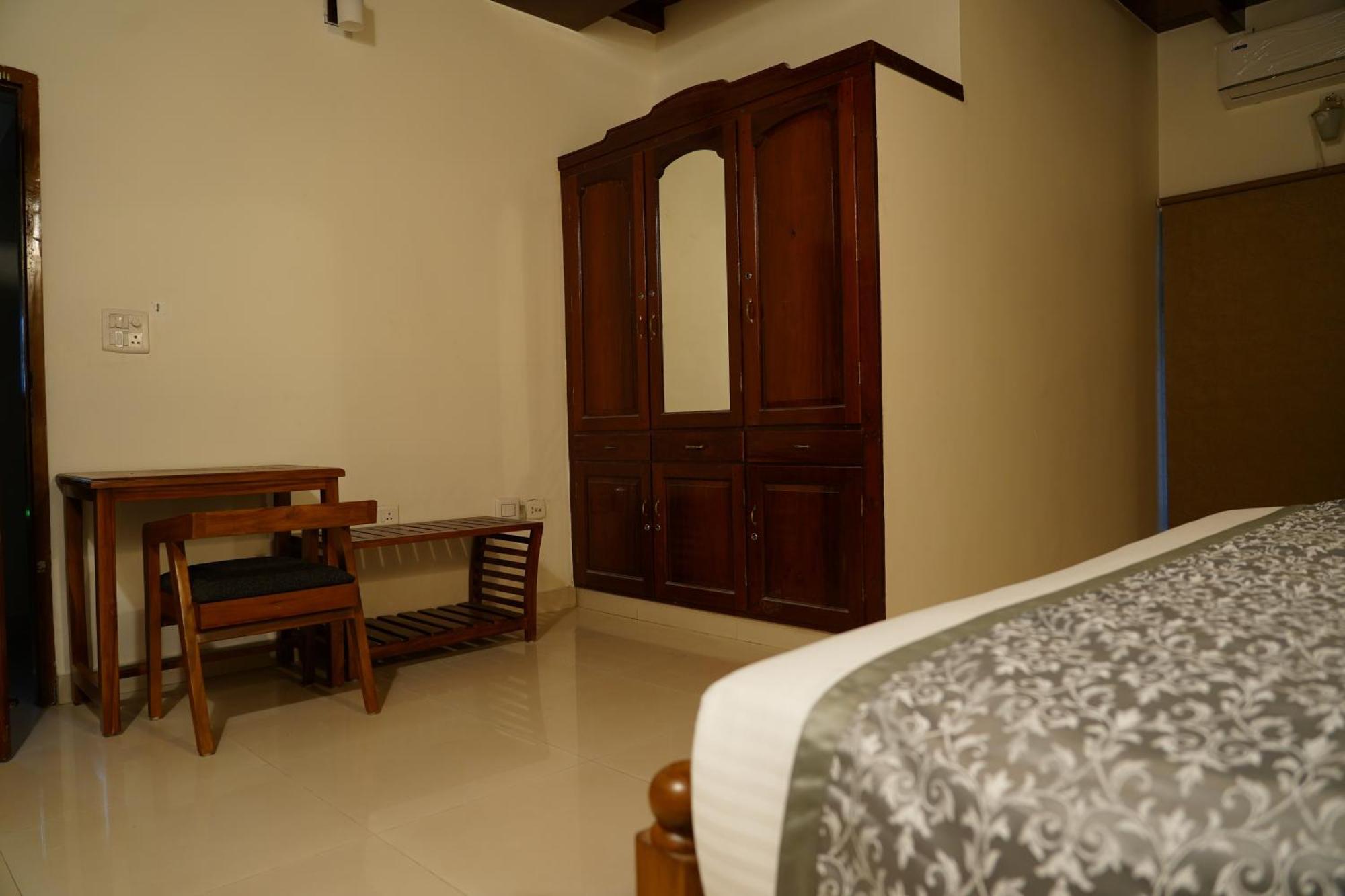 Alfred Place Kochi Bagian luar foto