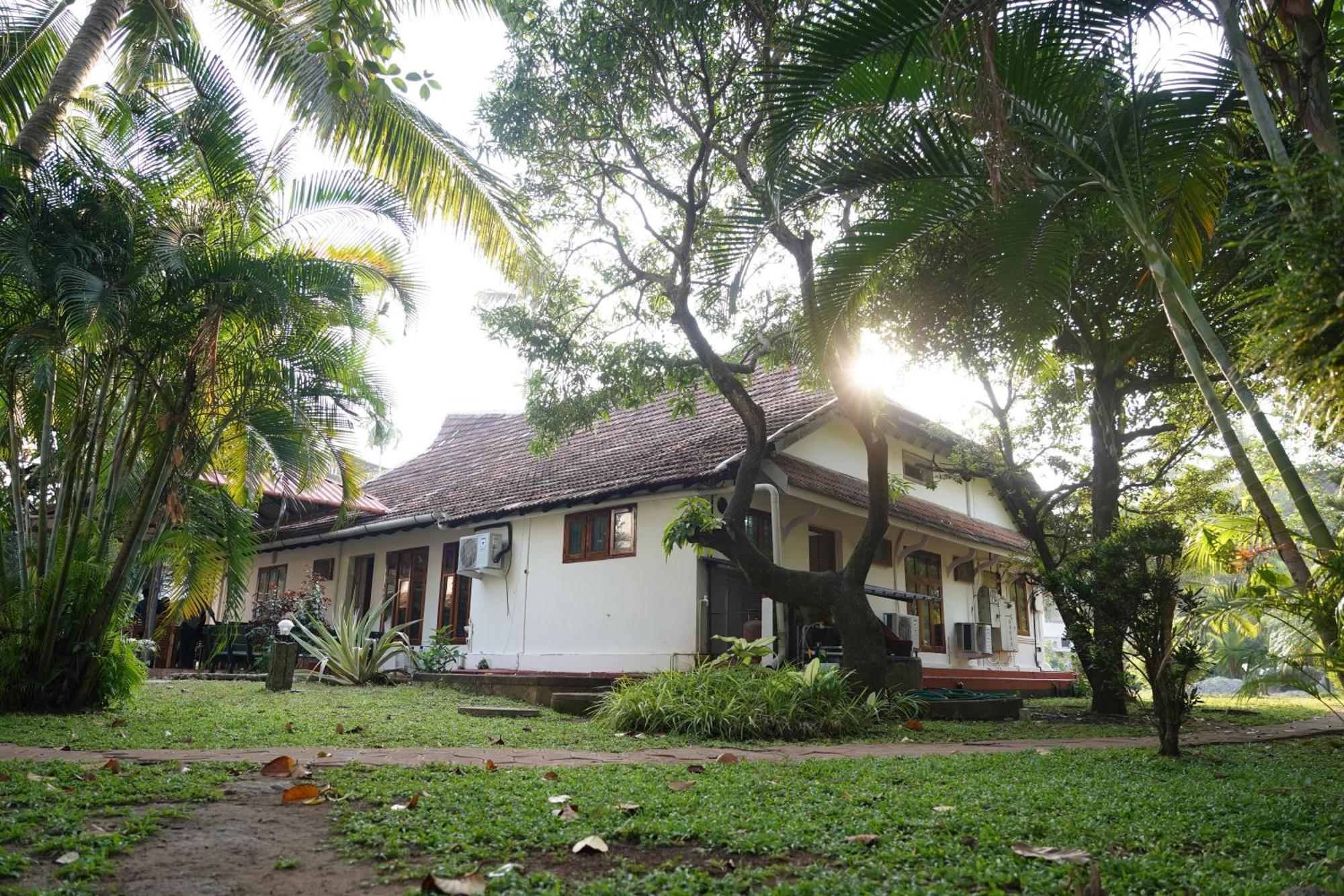 Alfred Place Kochi Bagian luar foto