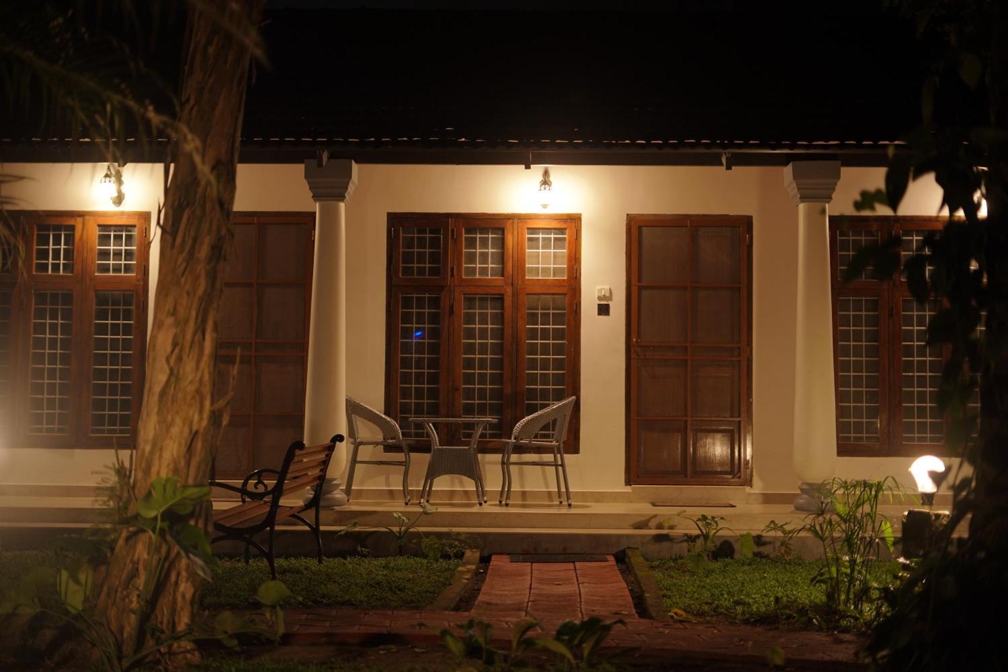 Alfred Place Kochi Bagian luar foto