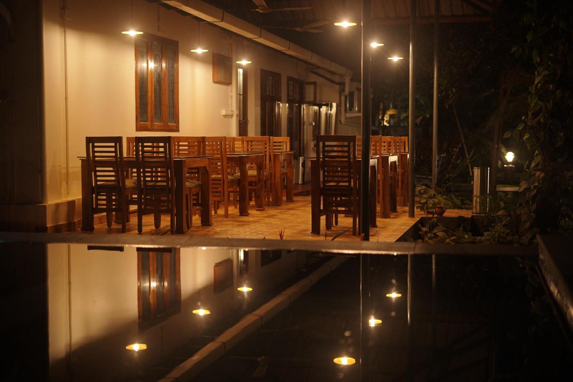 Alfred Place Kochi Bagian luar foto