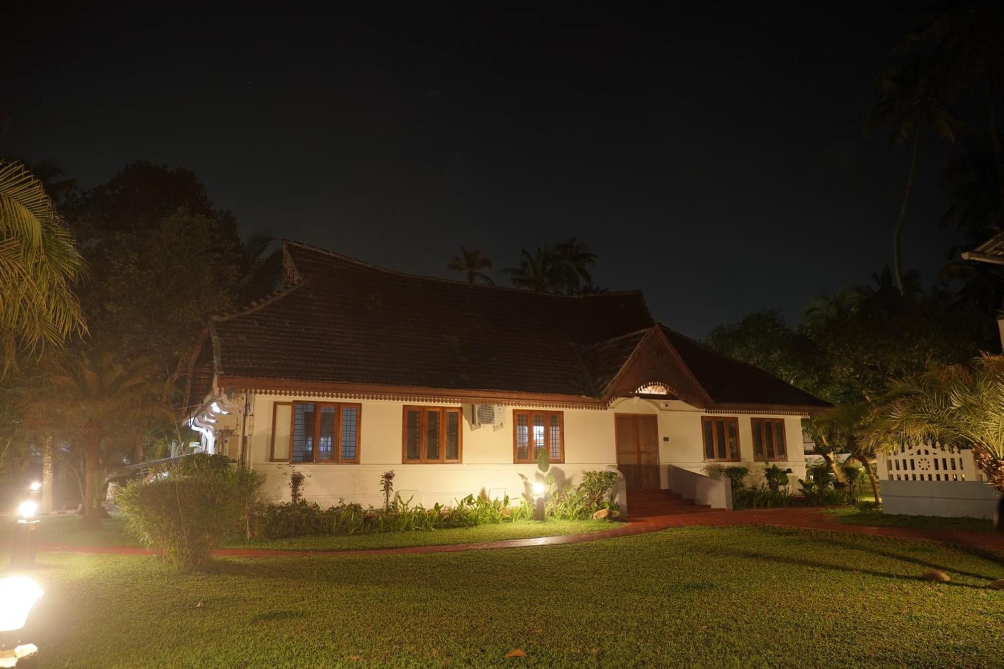 Alfred Place Kochi Bagian luar foto